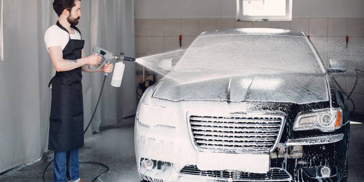 5 Tiêu chí chọn mua máy xịt rửa xe tốt nhất cho gia đình