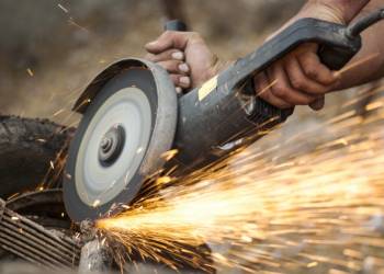 5 Bước Gắn Lưỡi Cắt Kim Cương Vào Máy Mài Góc