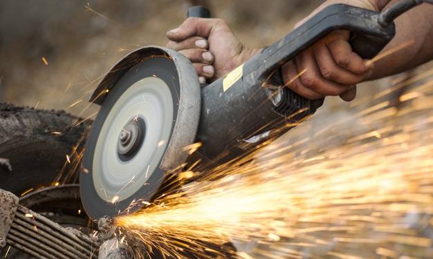 5 Bước Gắn Lưỡi Cắt Kim Cương Vào Máy Mài Góc