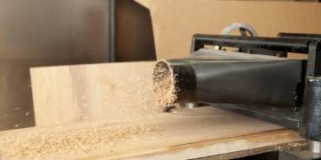 So Sánh Máy Cưa Kiếm Và Máy Cưa Lọng